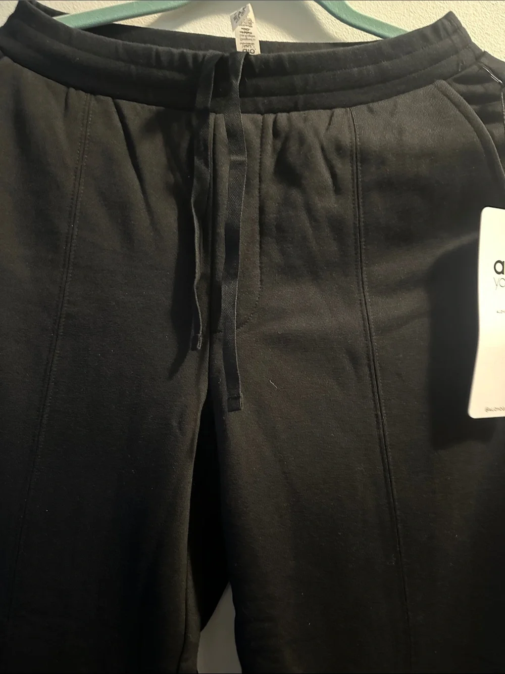 ALO Yoga Men’s Black Straight-Leg Joggers